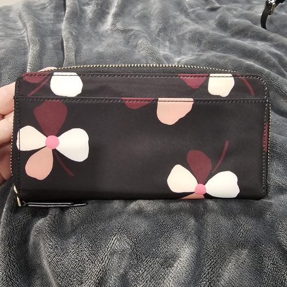 kate spade New York Black Floral Tote with Wristlet - Picture 12 of 14